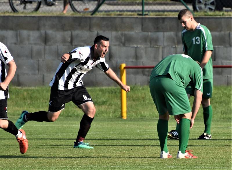 Fotbalisté Dražejova oslavili výhru v sezoně 2017/18 v OP P Strakonicka.