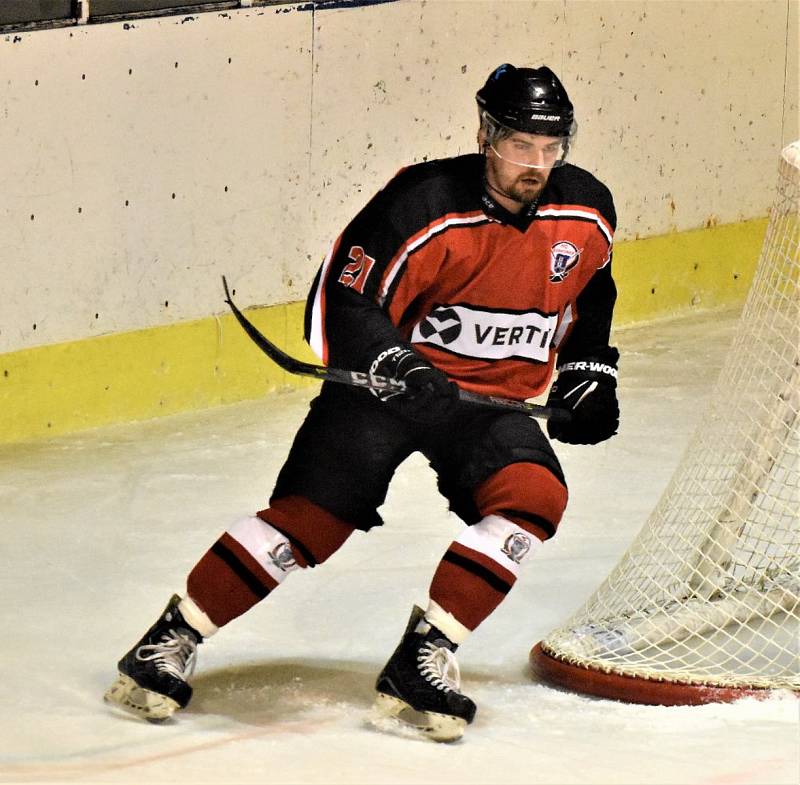 Semifinále play off hokejistů: HC Strakonice - J. Hradec 2:3 po prodloužení.