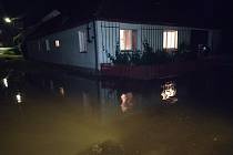 Snímky ze středeční noci, kdy se Přešťovicemi na Strakonicku prohnala blesková povodeň.