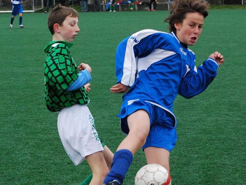 Výběr OFS Strakonice U-13 prohrál v 5. kole meziokresní soutěže doma s Táborem 1:2, mladší tým zvítězil 3:2.