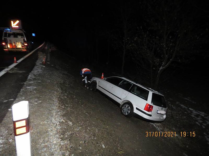 Opilý řidič na Strakonicku způsobil nehodu a pak ujížděl policistům.