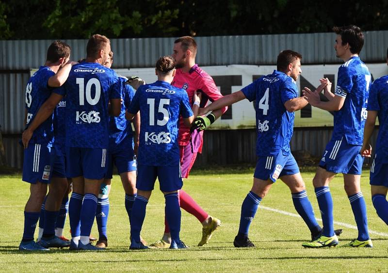 Fotbalová divize: Katovice - Jindřichův Hradec 1:0 (1:0).