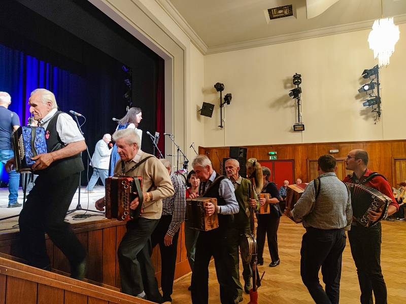 První setkání harmonikářů a heligonkářů ve Strakonicích.