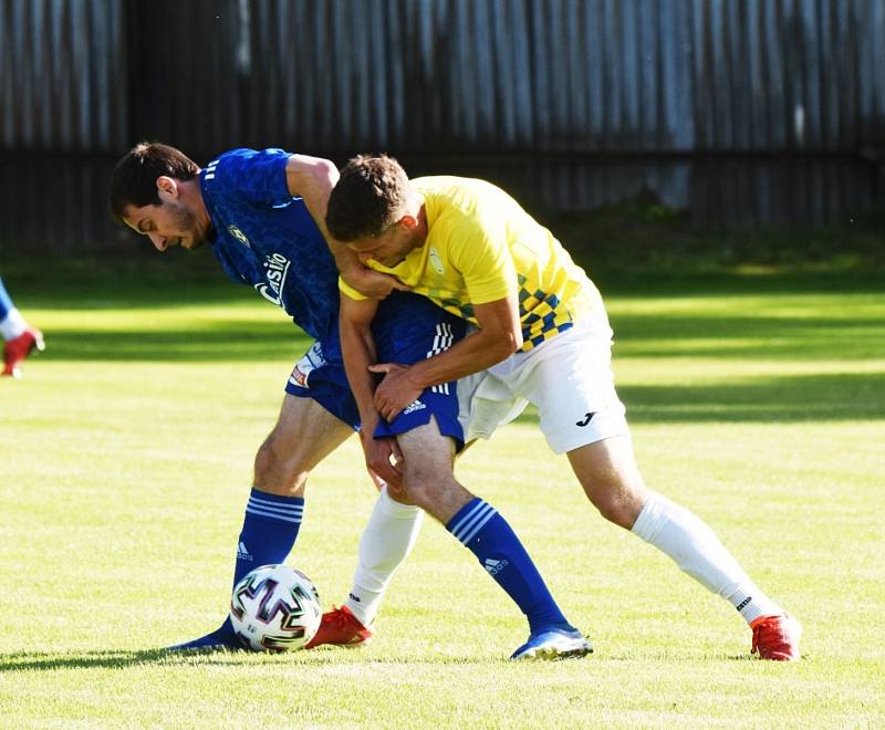 Fotbalová divize: Katovice - Jindřichův Hradec 1:0 (1:0).