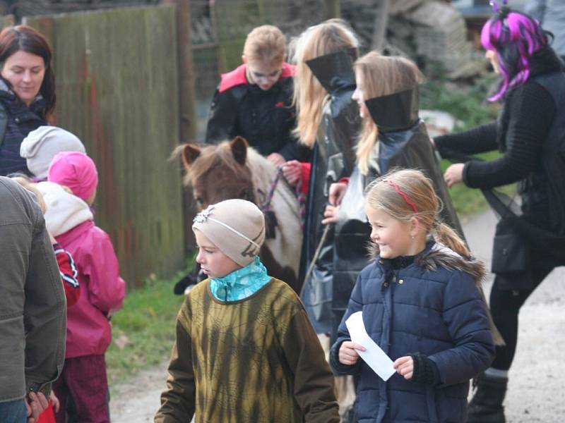 Ve Smiradicích se to hemžilo čarodějnicemi, duchy, smrtkami a dalších bytostí z „druhého“ světa.