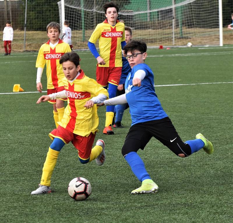 Žáci Junioru Strakonice se v přípravě utkali s fotbalisty FC MAS Táborsko.