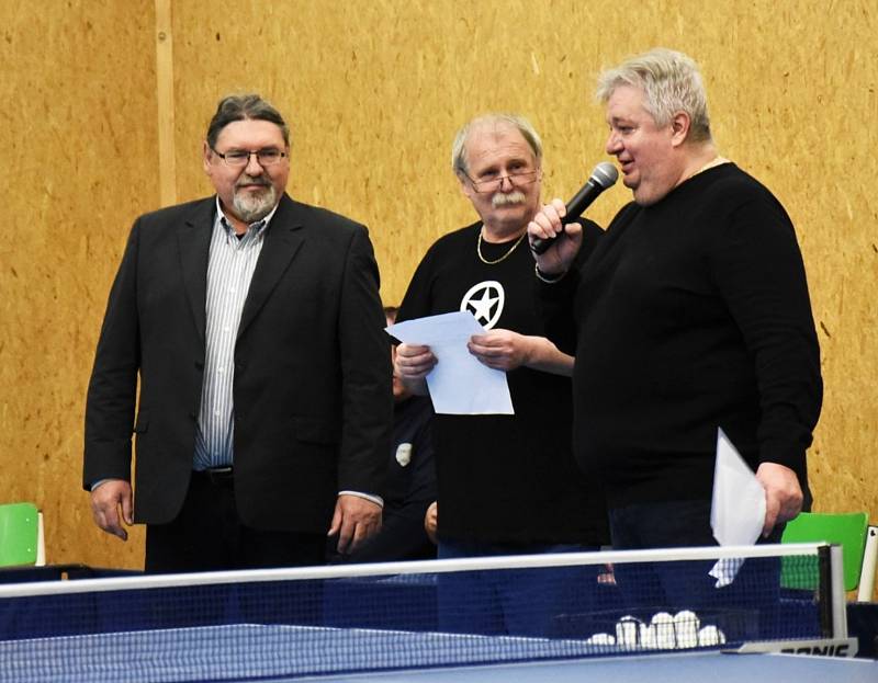 Stolní tenisté ČZ Elektristavu Strakonice oslavili se svými přáteli a sponzory postup do II. ligy.