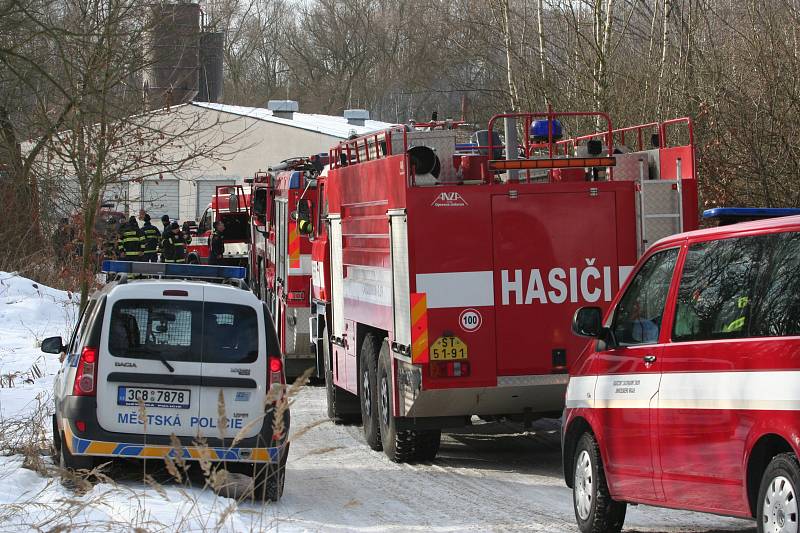 Uzavřený chov kachen společnosti Blatenská ryba museli ve čtvrtek 26. ledna zlikvidovat hasiči a veterináři. Na vině je virus ptačí chřipky, celkem šlo o 6500 kusů kachen. Ty představují cca 20 tun živého masa. Likvidace začala krátce po 13. hodině. Na ji