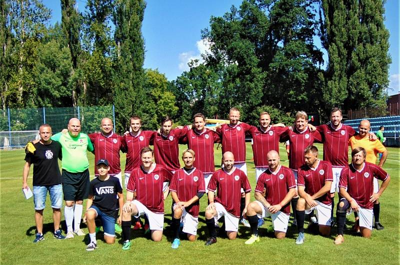 Pro Jakoubka hrály fotbal i výběry fanoušků Slávie a Sparty Praha.