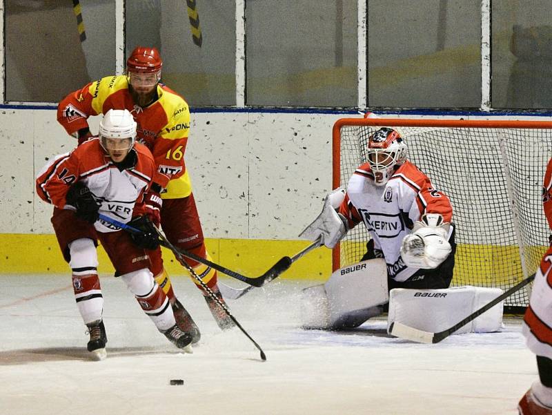 O pohár ředitele pivovaru Dudák: HC Strakonice - HC Radomyšl 2:1.