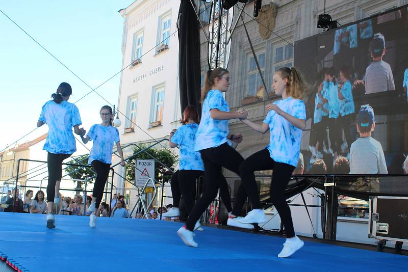 Sobotní program rybářských dnů na vodňanském náměstí.