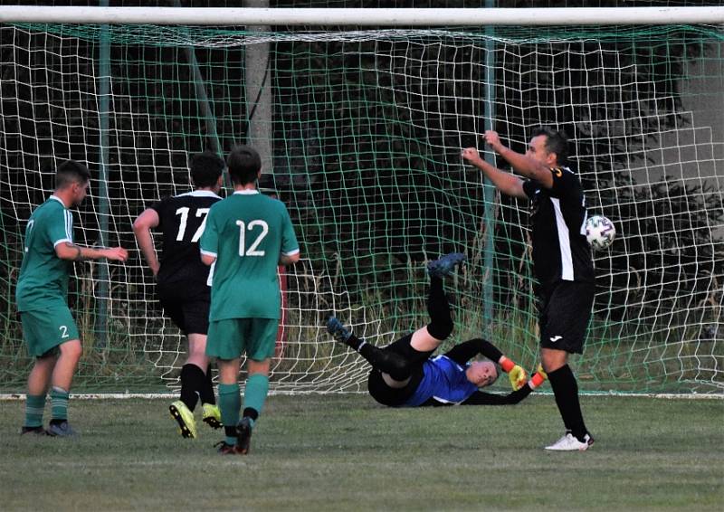 Předkolo Jč. poháru fotbalistů: Lom u Blatné - Mladá Vožice 2:3 (2:2). Foto: Jan Škrle