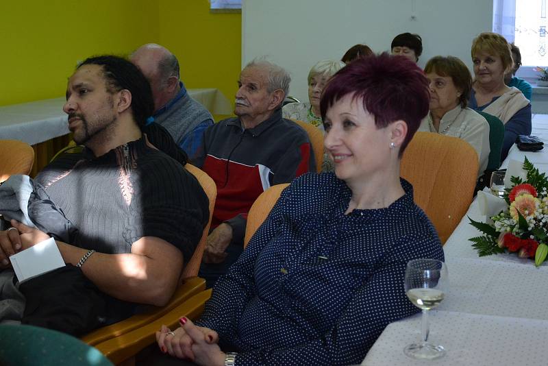 OBRAZEM: Slavnostního převzetí ceny se zúčastnili zástupci města Vodňany, sociální pracovníci a jejich klienti.