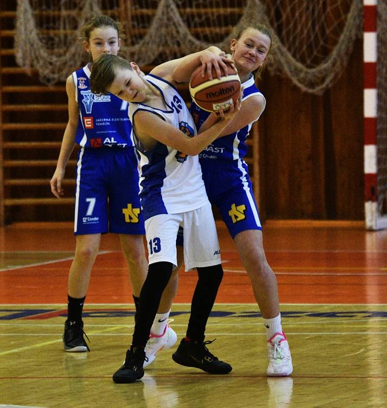 Vánoční turnaj U12: BK Strakonice - SBK Strakonice 74:12.