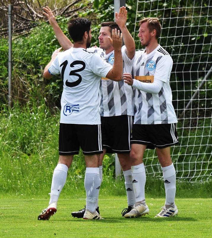 Fotbalová I.B třída: Sousedovice - Lhenice 1:2 (1:1).