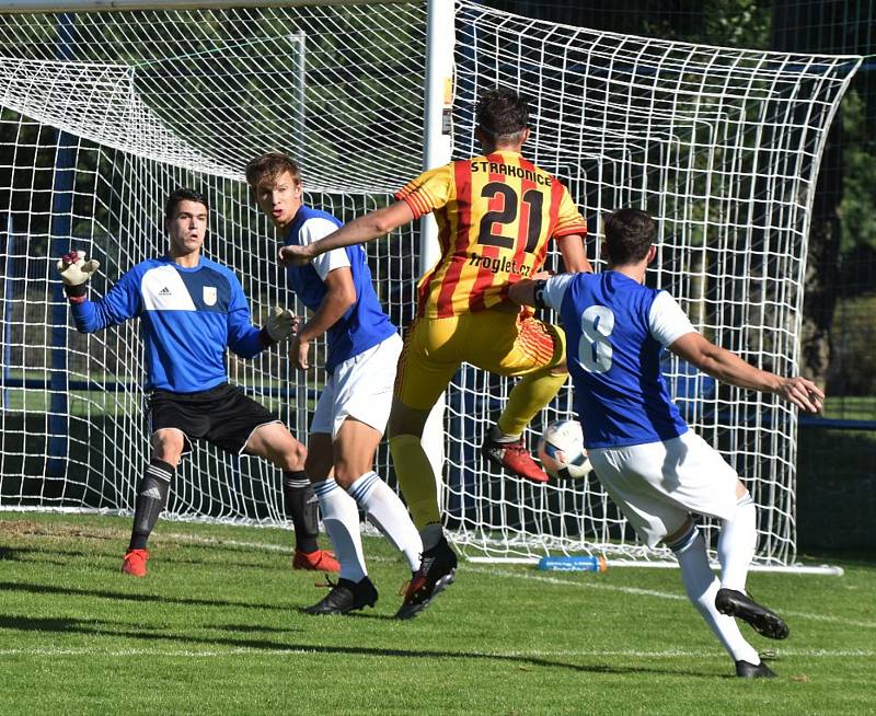 Fotbalový krajský přebor: Junior Strakonice - Třeboň 2:1.