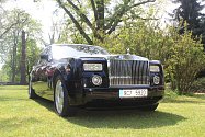 Luxusní vozy se v sobotu sjely na zámek do Lnář. Převládala auta značky Rolls-Royce.