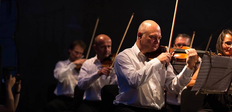 V pátek 26. července 2019 se na zámku Blatná konal koncert slavné vídeňské filharmonie Donau Philharmonie Wien.