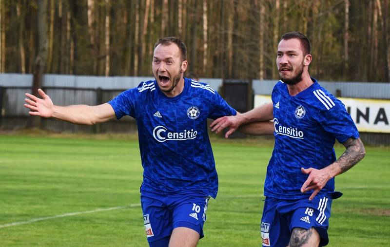 Fotbalová divize: Otava Katovice - Petřín Plzeň 3:0 (2:0).