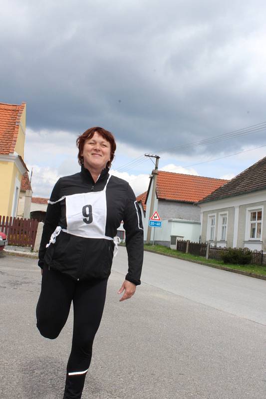 Nedělní odpoledne bylo v Mačkově u Blatné ve znamení již tradičního jarního běhu „ od kapličky ke kapličce.“