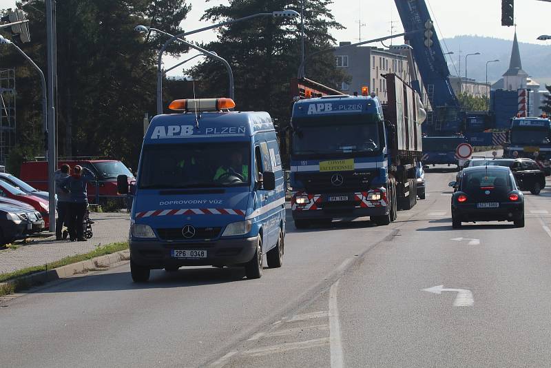 Nebezpečná lávka ve Strakonicích na Míru byla demontovaná.