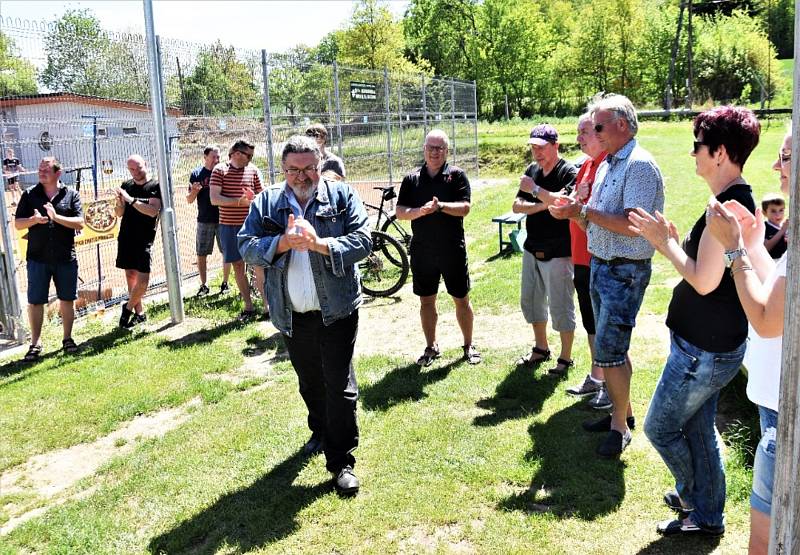 Nohejbalisté strakonické Habeše mají nové kabiny.