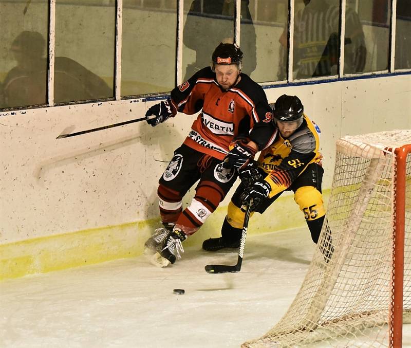 Předehrávka hokejové KL: HC Strakonice - TJ Božetice 6:1 (3:0, 2:0, 1:1).