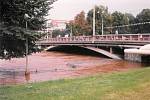 Velká voda spláchla v roce 2002 i České Budějovice