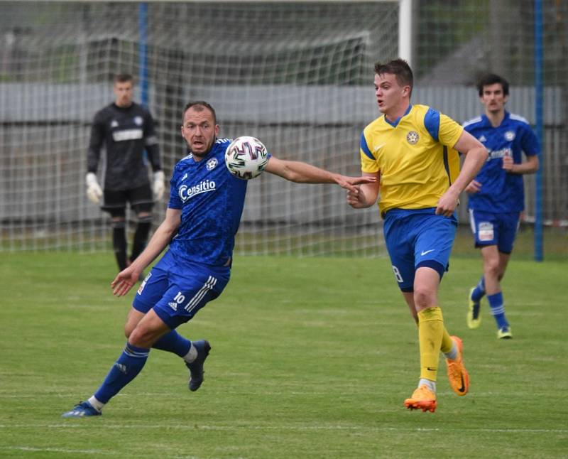 Fotbalová divize: Katovice - Doubravka 2:1 (2:0).