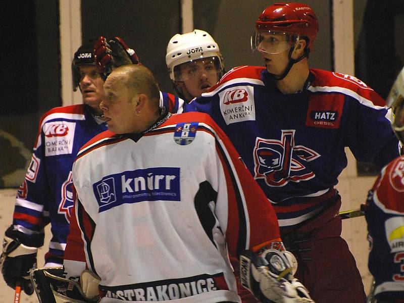 Strakoničtí hokejisté doma s posledním David servisem České Budějovice jen remizovali 2:2.