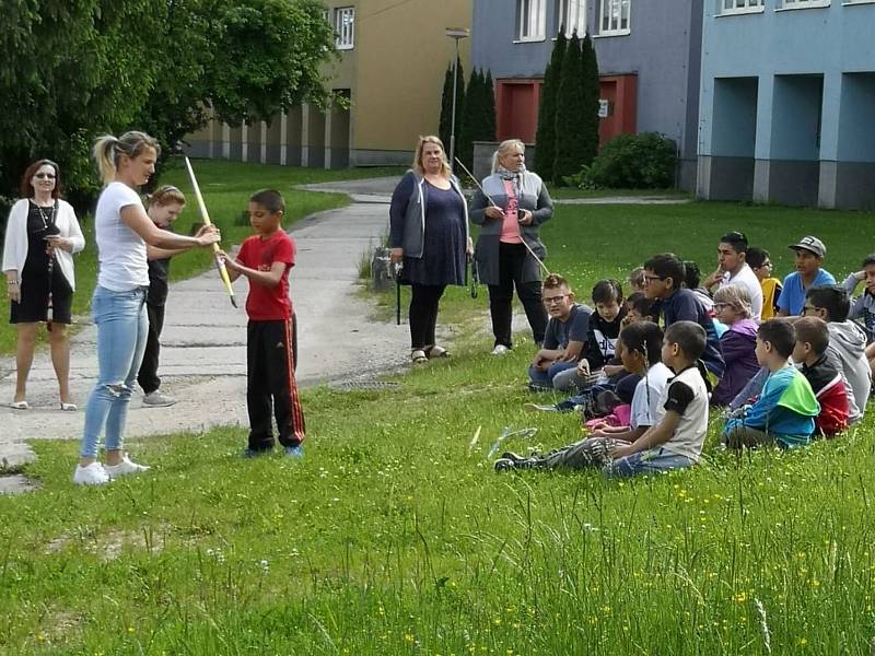 Sportovci v Dětském domově ve Volyni.