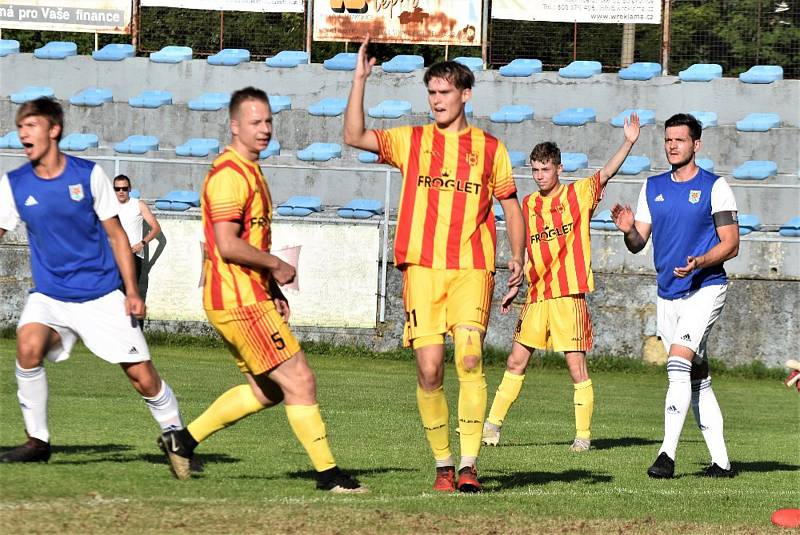 Fotbalový krajský přebor: Junior Strakonice - Třeboň 2:1.