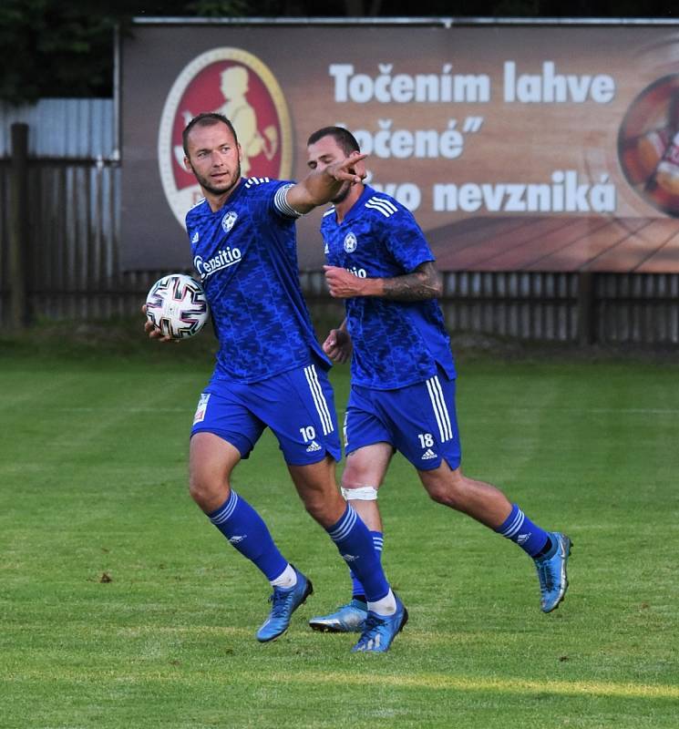 Fotbalová divize: Klatovy - Katovice 2:2 (1:1).