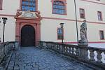 Barokní zámek Lnáře.