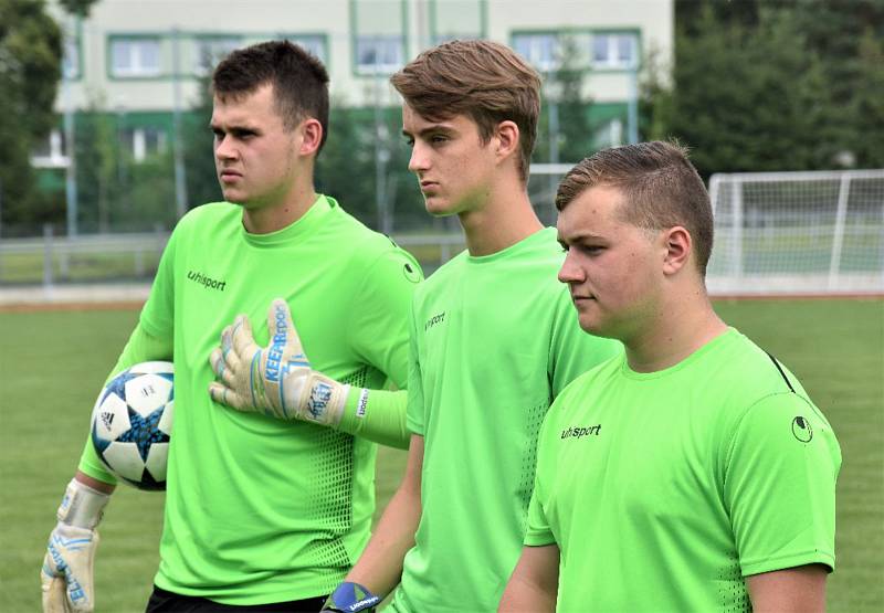 Kempu fotbalových gólmanů se pravidelně účastní mladí brankáři z celého kraje.