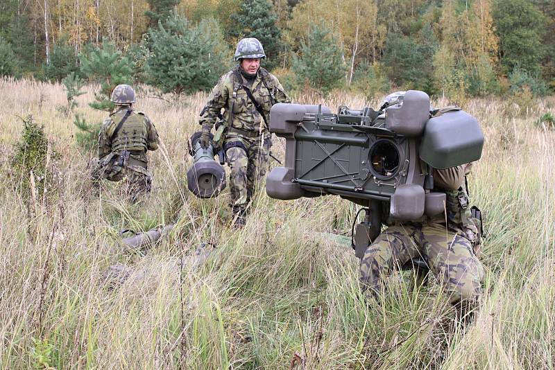 Téměř 300 strakonických vojáků se ve dnech 4. až 15. října zúčastnilo v Boleticích na Českokrumlovsku taktického cvičení. Kromě vojáků zde bylo přítomno skoro 100 hodnotitelů z NATO, kteří vojáky přezkušovali.