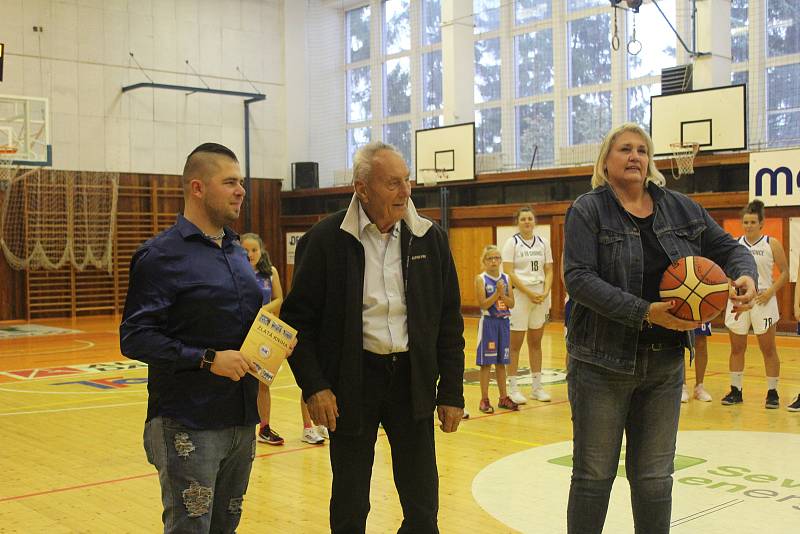 Křest Zlaté knihy strakonického basketbalu.