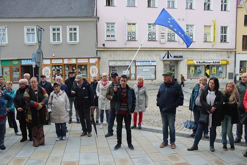 Milion chvilek pro demokracii ve Strakonicích.