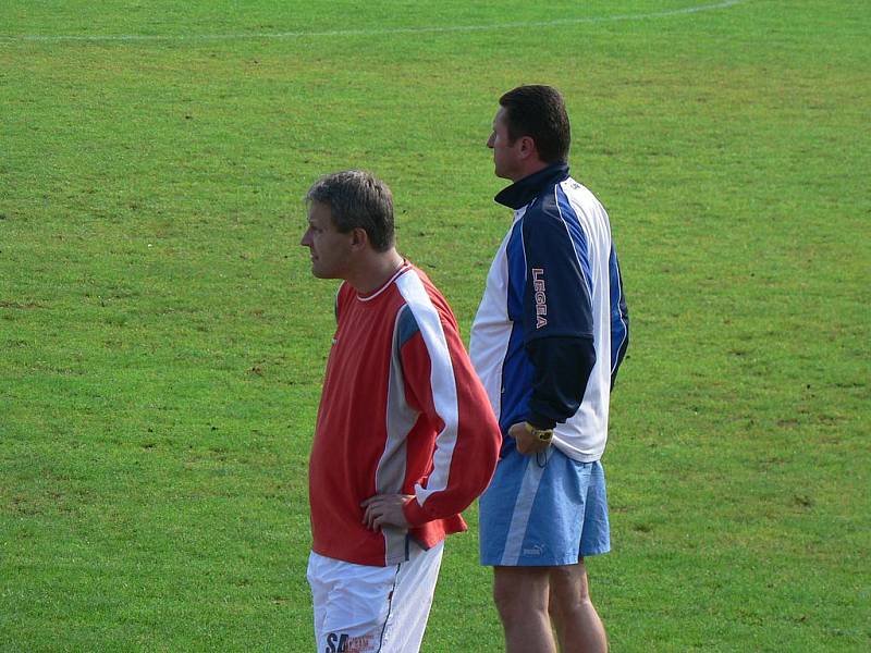 Trenéři starších dorostenců FK N/B Slavoj Tichý a Pavel Stuchlý.