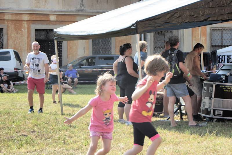 Festival otevřel brány zámku Hořín.