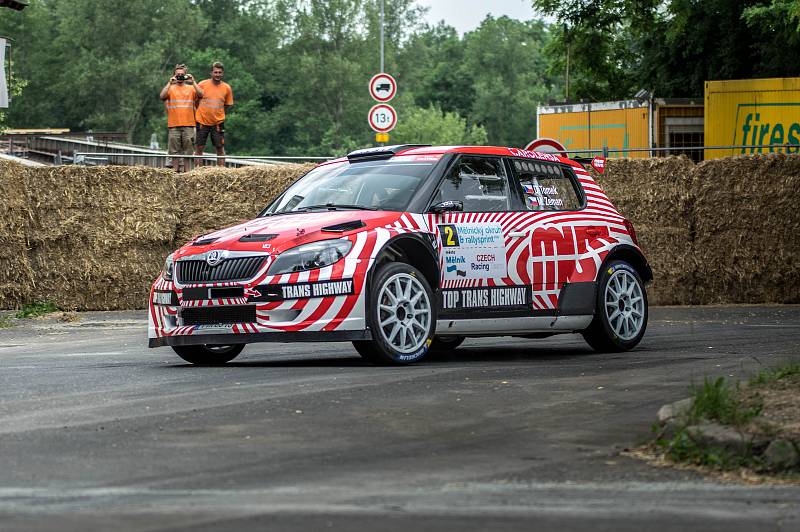 Nedělní ráno se probouzeli mělničtí lidé do zvuku burácejících motorů.