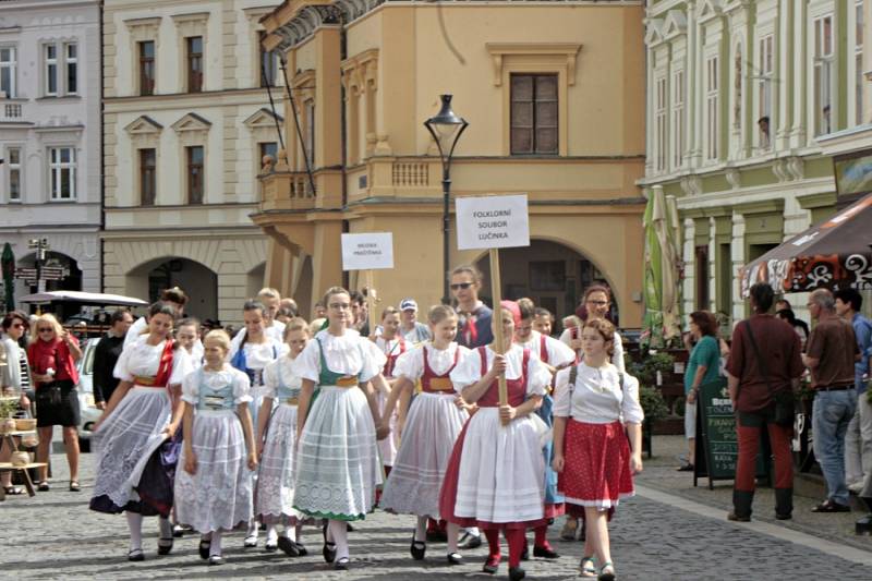 Mělník ožil letos již po jedenadvacáté folklórním festivalem Mělnický Vrkoč, který každý rok nabízí pestrou škálu lidových tradic z různých koutů republiky.