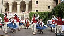 Mělník ožil letos již po jedenadvacáté folklórním festivalem Mělnický Vrkoč, který každý rok nabízí pestrou škálu lidových tradic z různých koutů republiky.