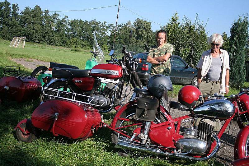 1. Sraz motocyklů československé výroby ve Mšeně.