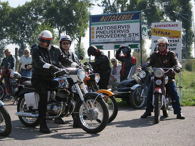 1. Sraz motocyklů československé výroby ve Mšeně.