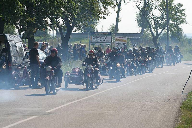 1. Sraz motocyklů československé výroby ve Mšeně.