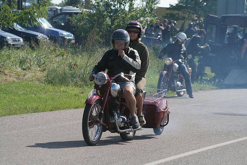 1. Sraz motocyklů československé výroby ve Mšeně.