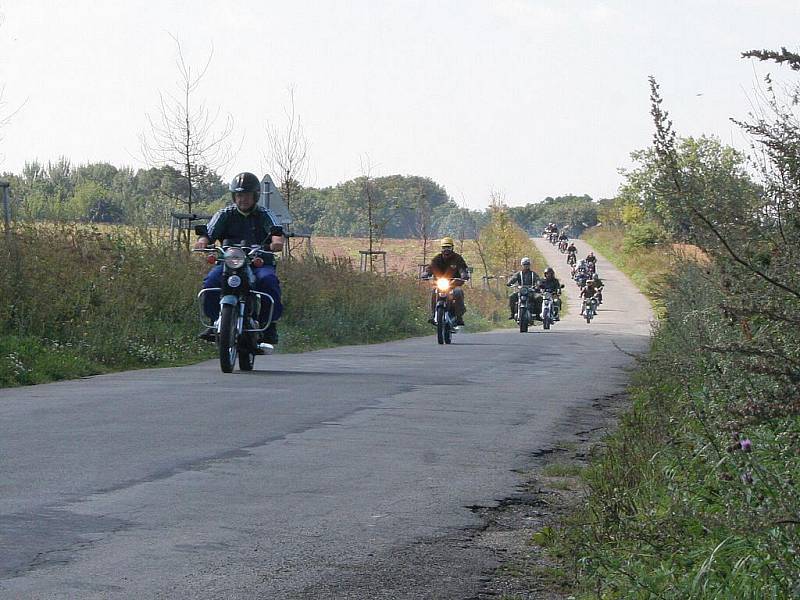 1. Sraz motocyklů československé výroby ve Mšeně.