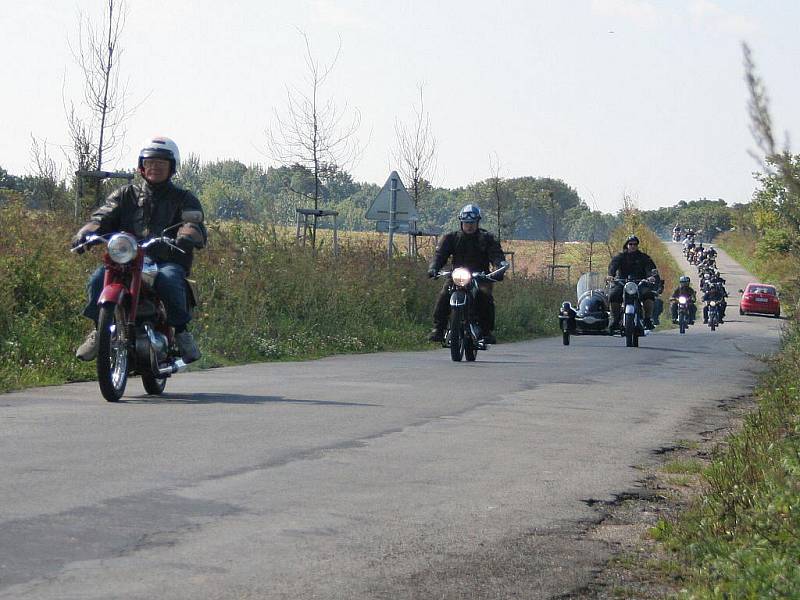 1. Sraz motocyklů československé výroby ve Mšeně.