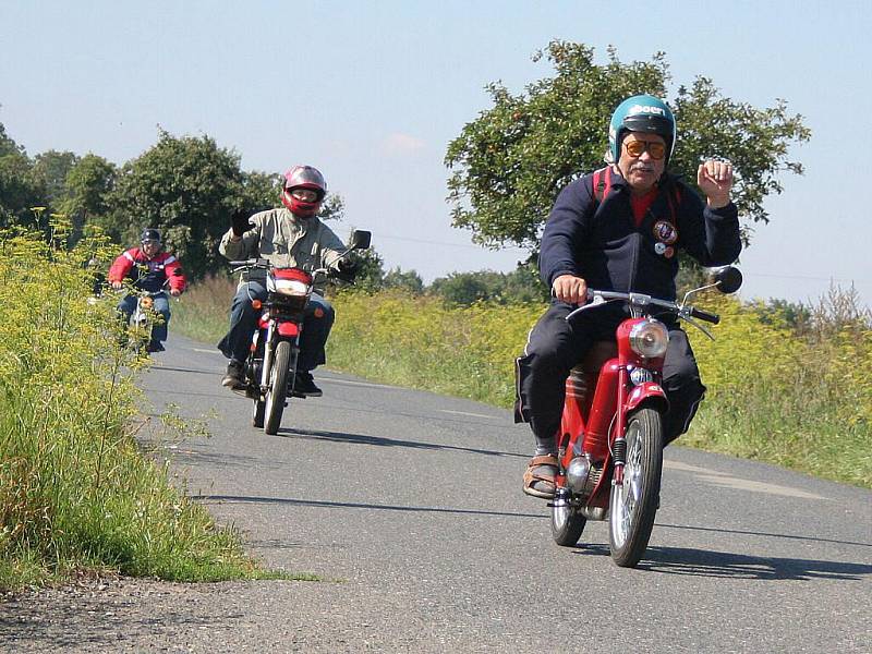 1. Sraz motocyklů československé výroby ve Mšeně.